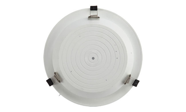 华辉照明专业LED筒灯厂家，标准的流程与质检程序确保COB筒灯质量稳定如一。