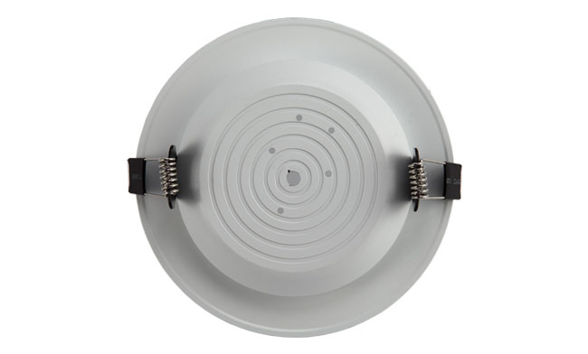 华辉照明专业LED筒灯厂家，标准的流程与质检程序确保COB筒灯质量稳定如一。