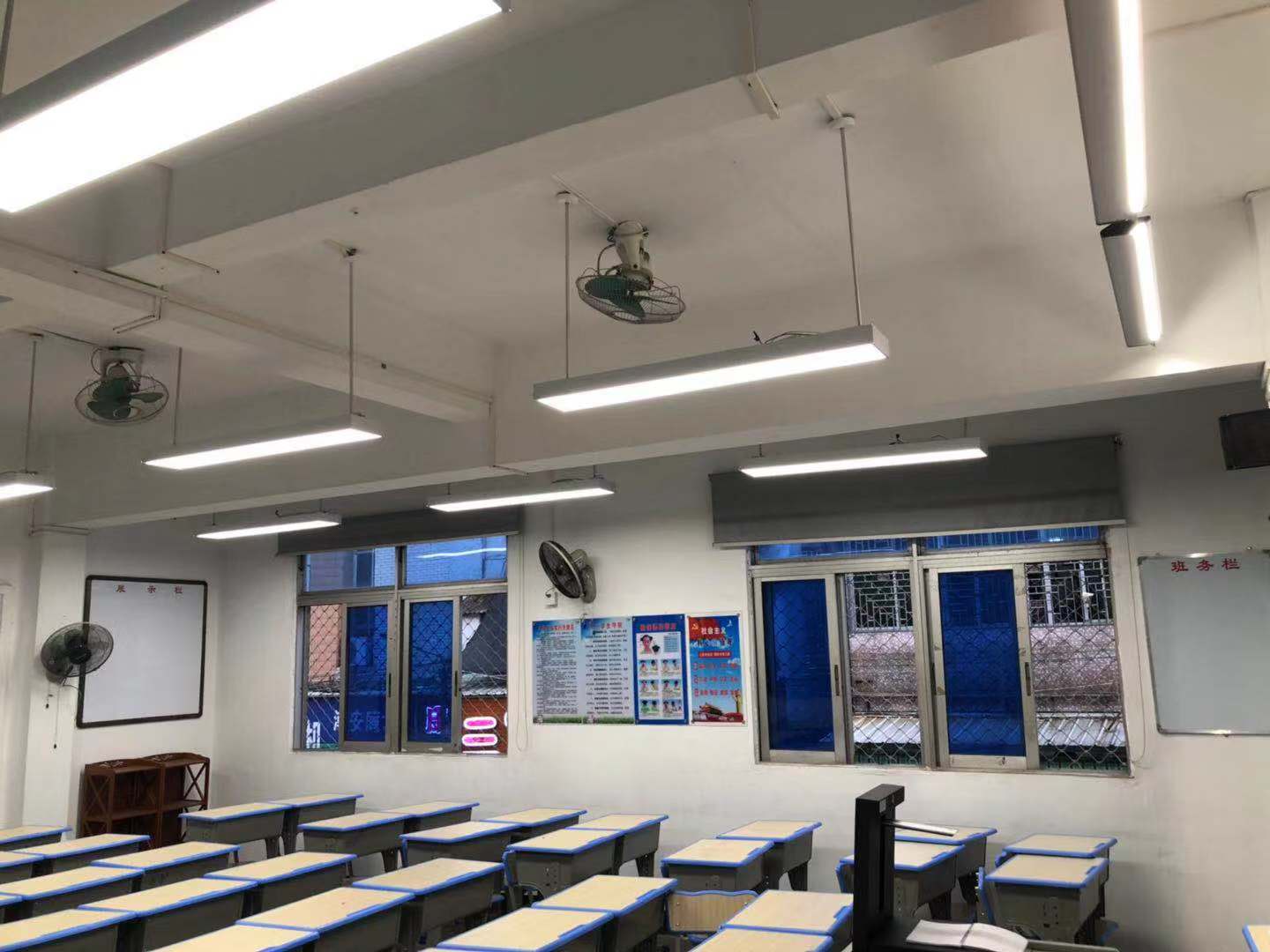教室灯更柔和了，孩子们的眼睛亮了！3年我市完成2503间中小学教室照明设备改造